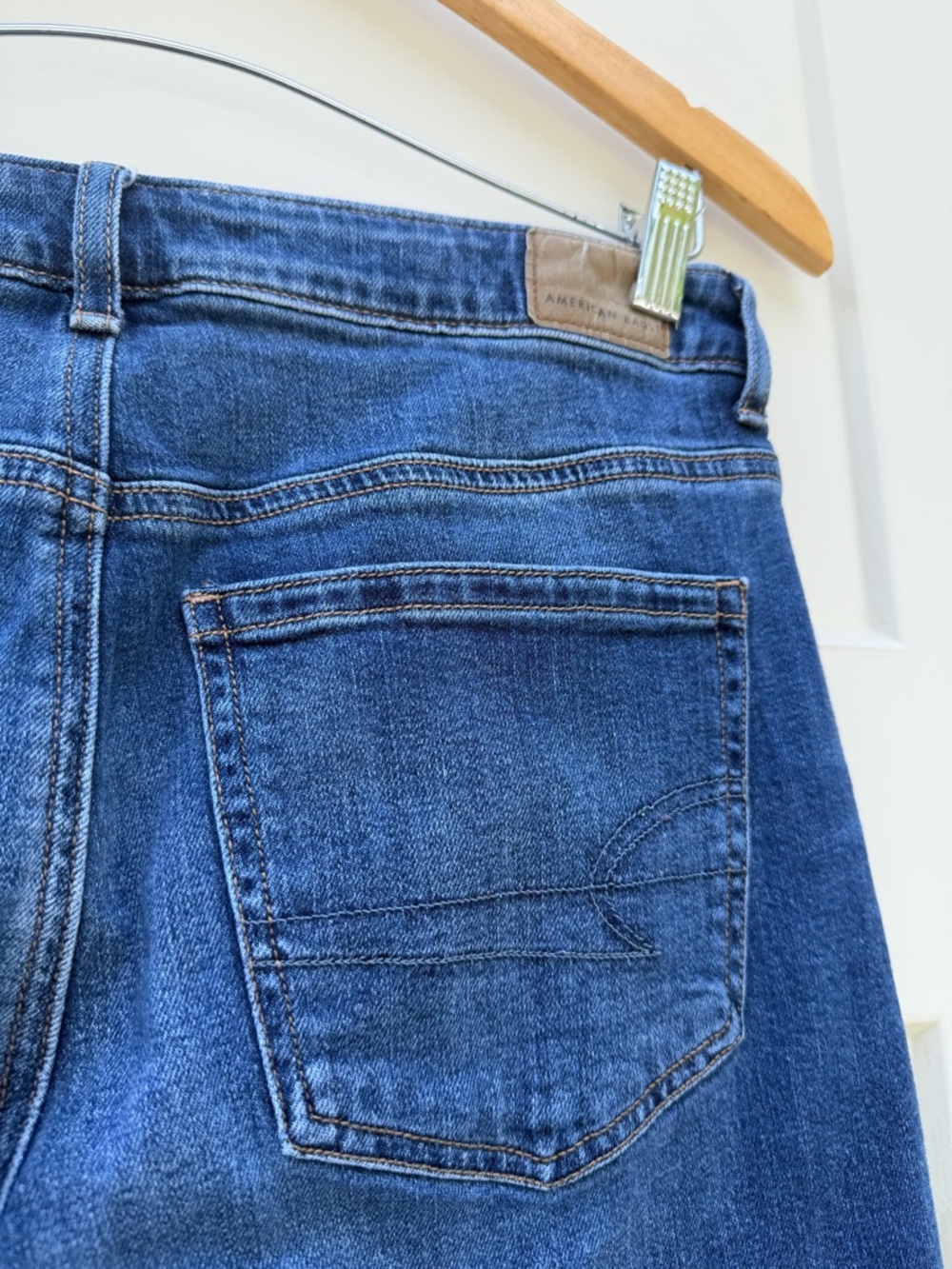 American Eagle Outfitters Blue Low Rise Baggy Jeans - Distressed Hem size 4 - Picture 6 of 11